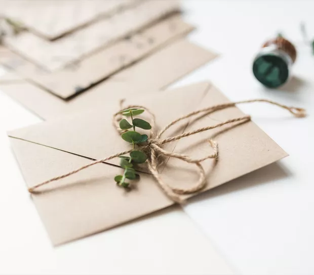 Hoe maak je originele huwelijksuitnodigingen? DIY je trouwkaarten!
