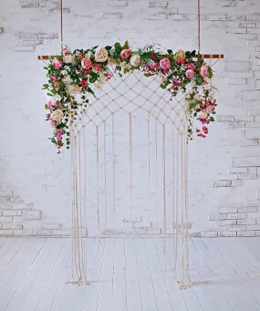 10 voorbeelden van prachtige bloemenbogen voor je bruiloft