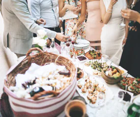 Hoeveel eet & drinkt een gast op de bruiloft?