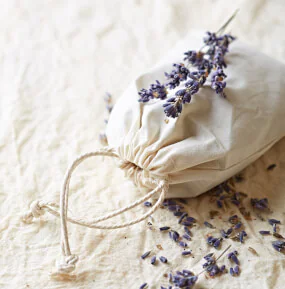 Lavendel uit eigen tuin gebruiken op je bruiloft