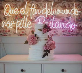 Bruiloft decoratie: neon letters ter versiering