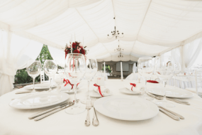 Geen party zonder een tent!