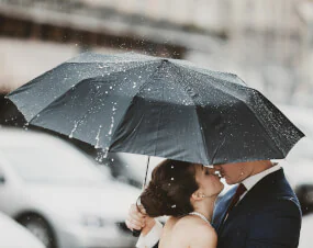 Regen op je bruiloft? Tips over wat te doen