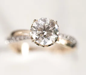 Populaire verlovingsringen hebben diamanten