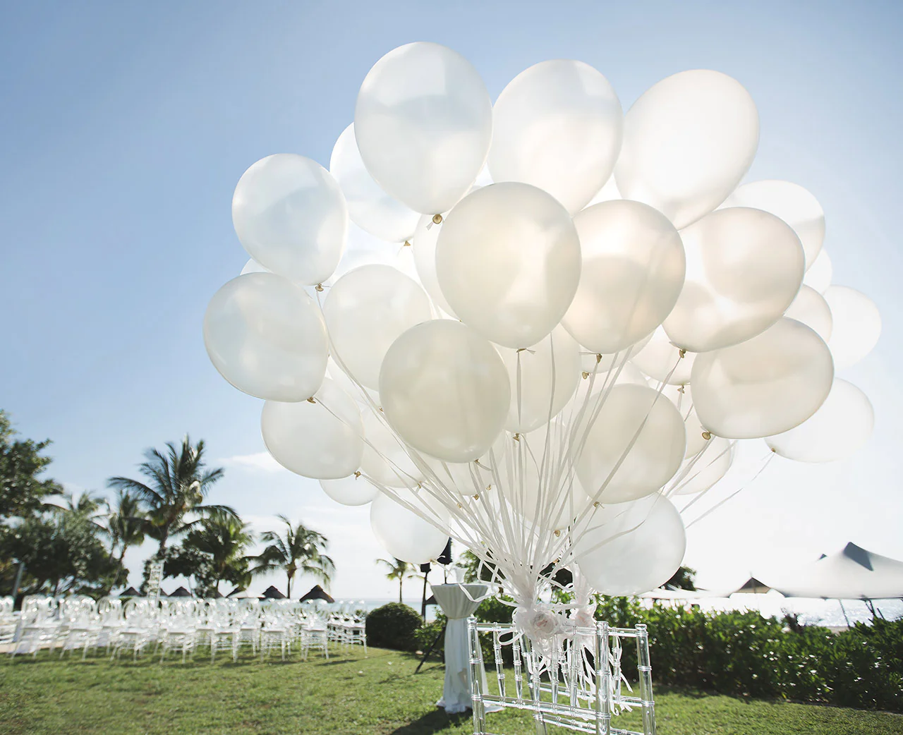 decoratie bruiloft ballonnen trouwlocatie