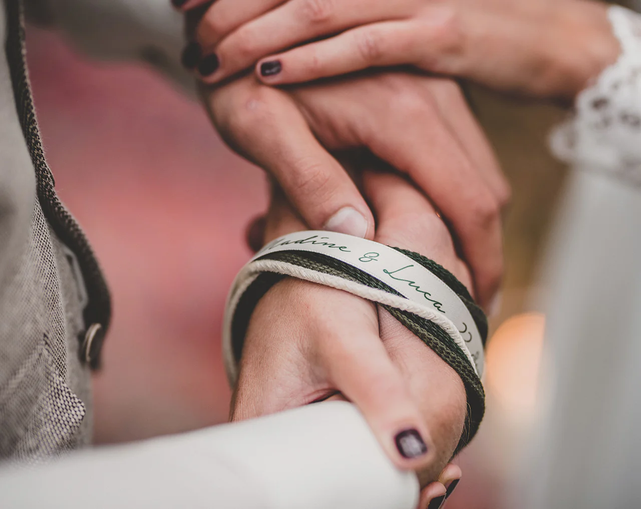 Fraude minimum Blijkbaar Handfasting: persoonlijke manier van trouwen | Trouwen.nl