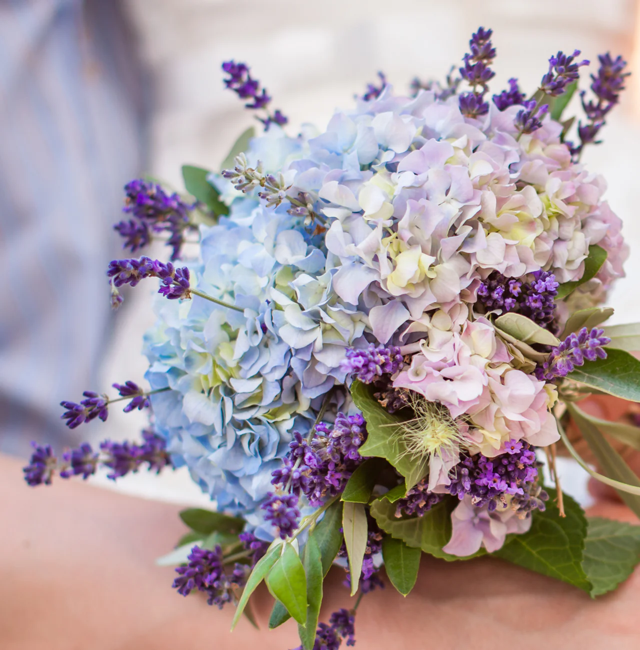 Lavendel uit eigen tuin gebruiken op je bruiloft bruidsboeket