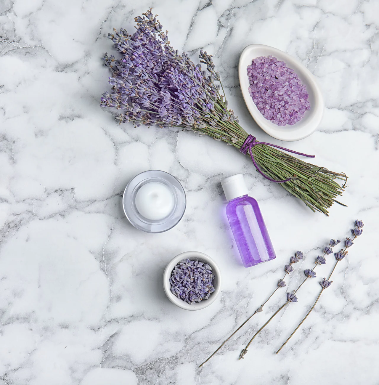 Lavendel uit eigen tuin gebruiken op je bruiloft lavendelolie