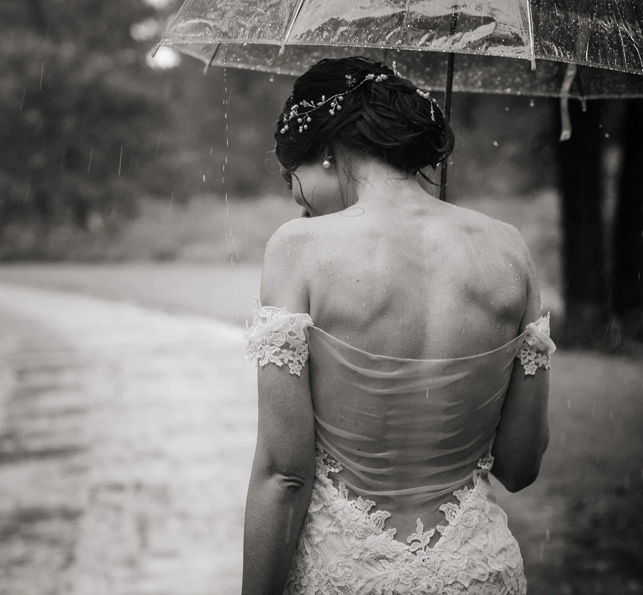 trouwen in de zomer met regen